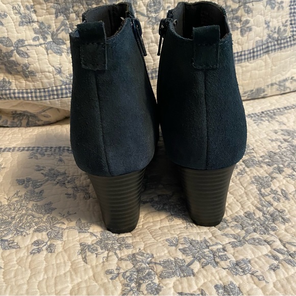 Clarks Collection Crystal Quartz Blue Suede Ankle Wedge Booties Size 6.5 - Picture 4 of 9